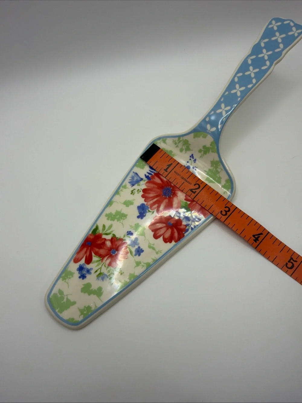 RARE Retired Pioneer Woman Ceramic Pie Server - Blue Red Floral 